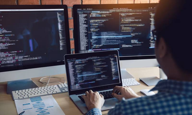 数据科学选型：R与Python如何赋能江苏网站建设？